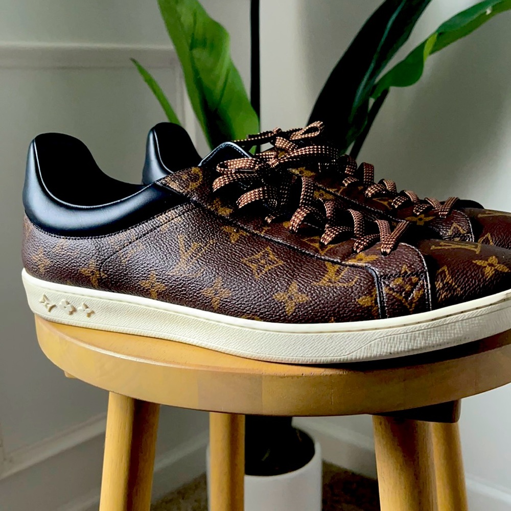 Louis Vuitton Men’s Low Top LV sneakers